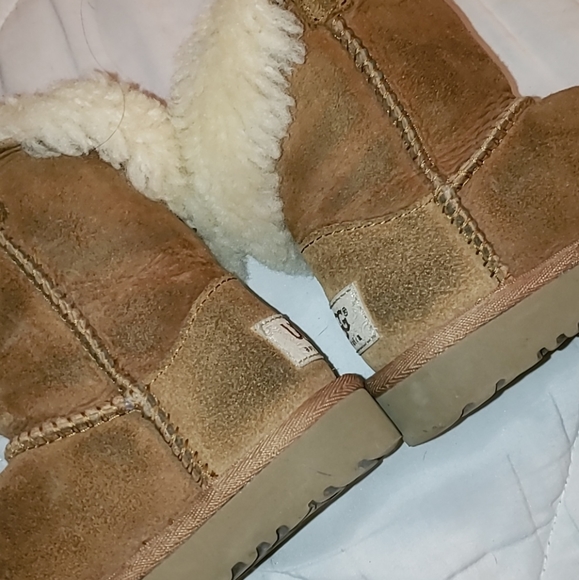 Toddler girl brown Uggs - Picture 6 of 7